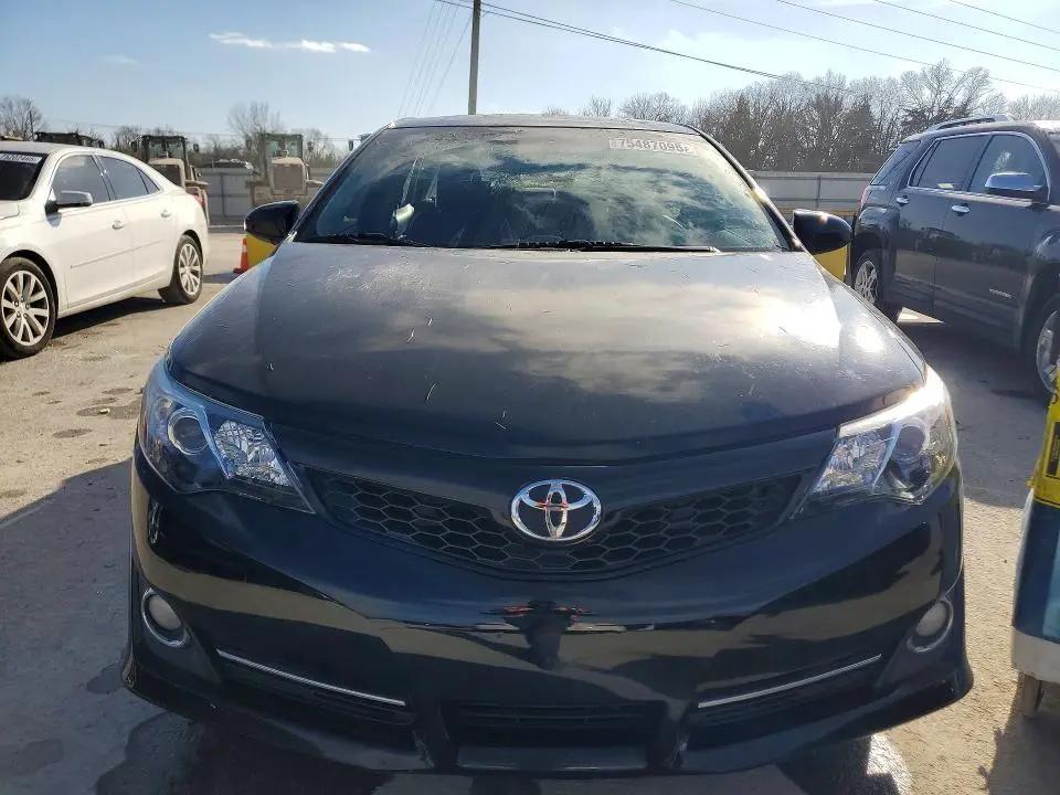 2013 TOYOTA CAMRY SE  