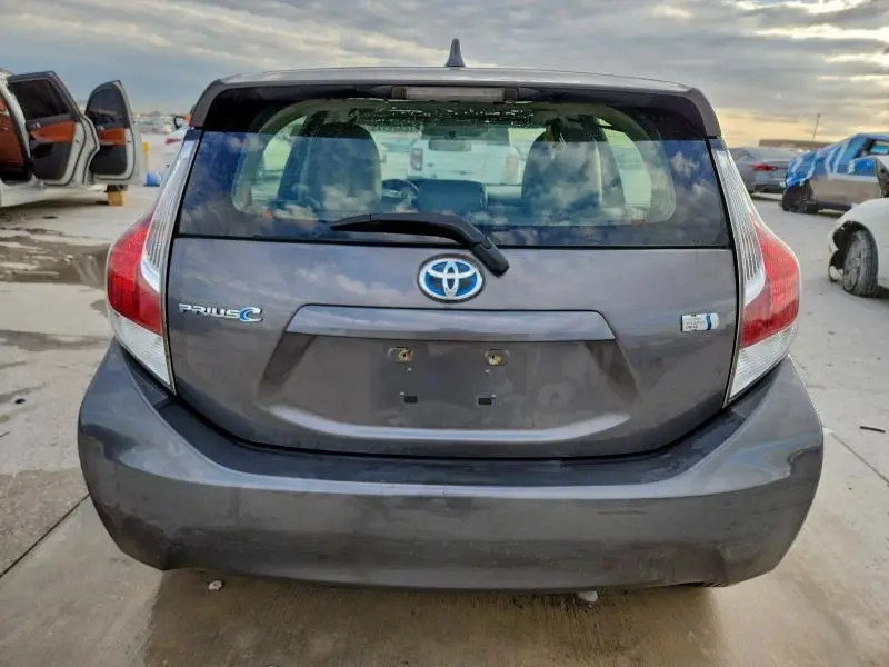 2016 TOYOTA PRIUS C   