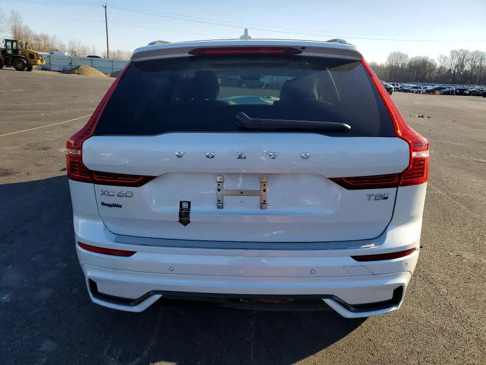2025 VOLVO XC60 PLUS  