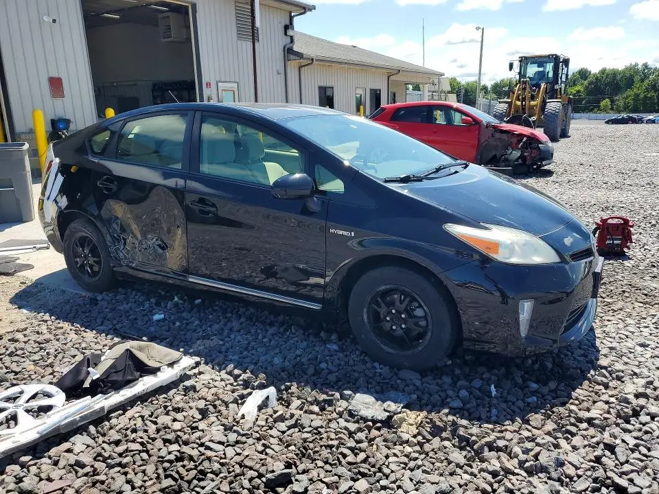2013 TOYOTA PRIUS TWO  