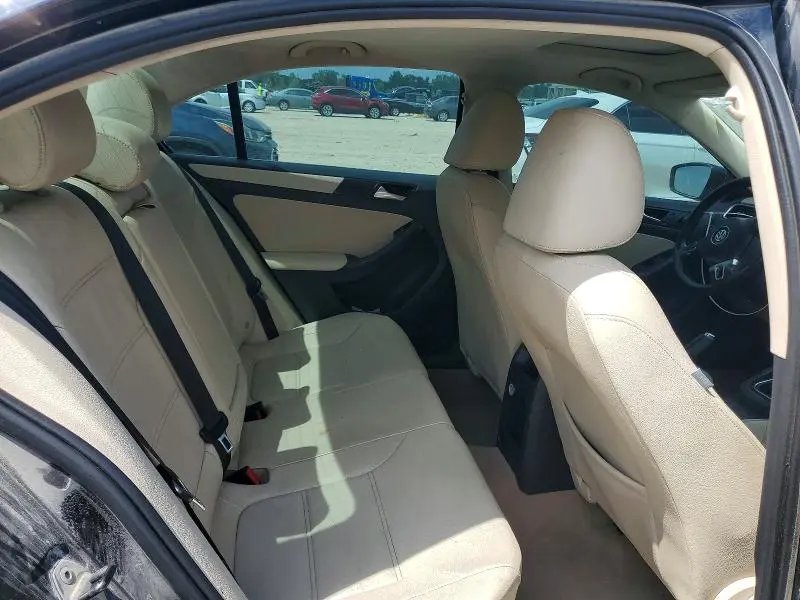 2012 VOLKSWAGEN JETTA SE  