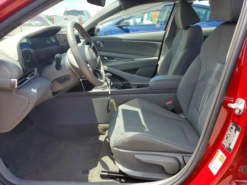 2025 HYUNDAI ELANTRA SEL  