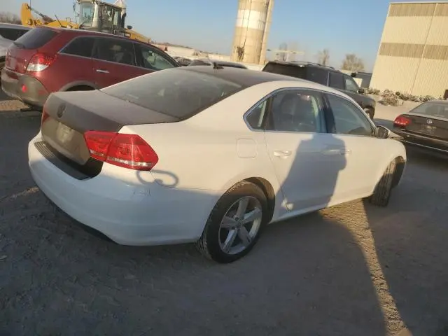 2013 VOLKSWAGEN PASSAT SE  