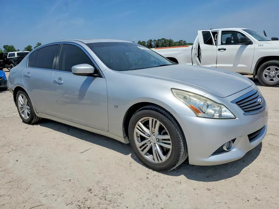 2015 INFINITI Q40 BASE  