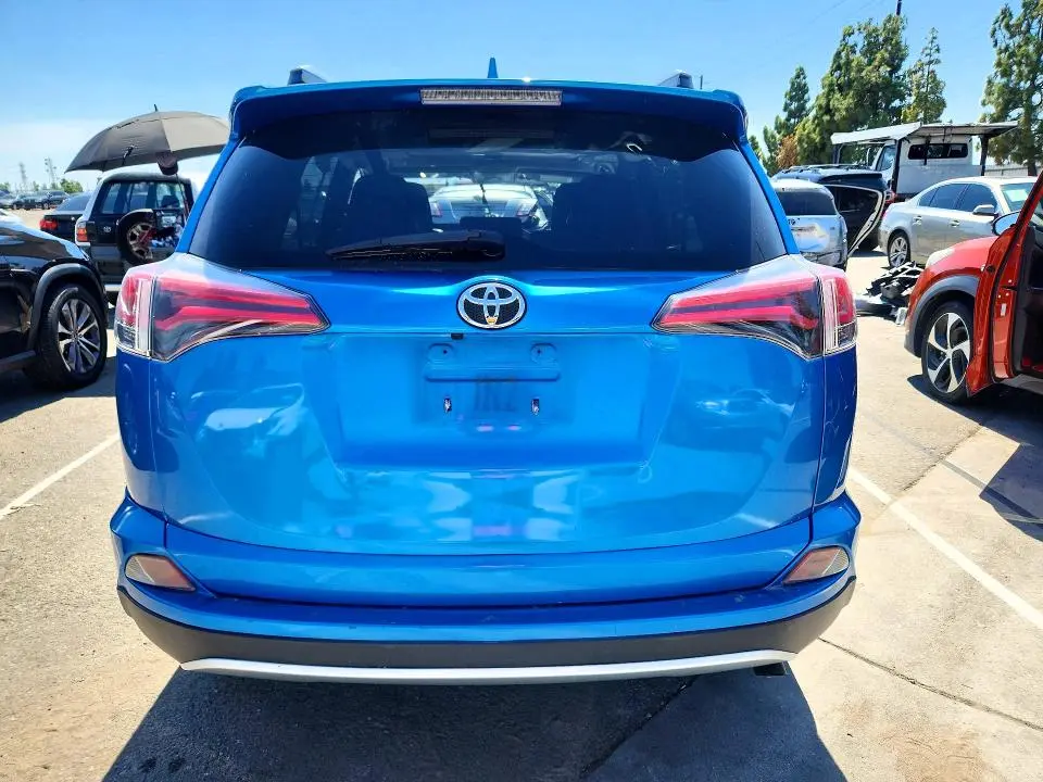 2018 TOYOTA RAV4 XLE  