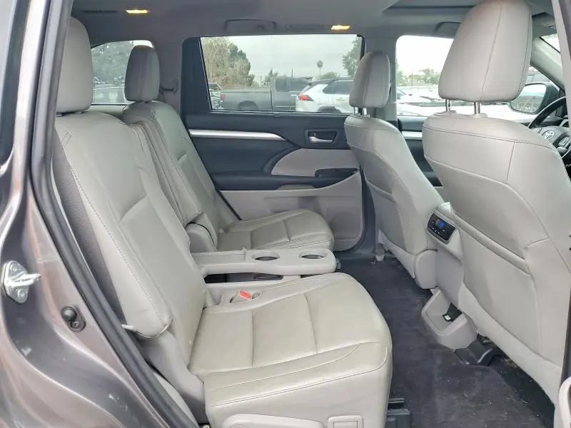 2015 TOYOTA HIGHLANDER XLE  