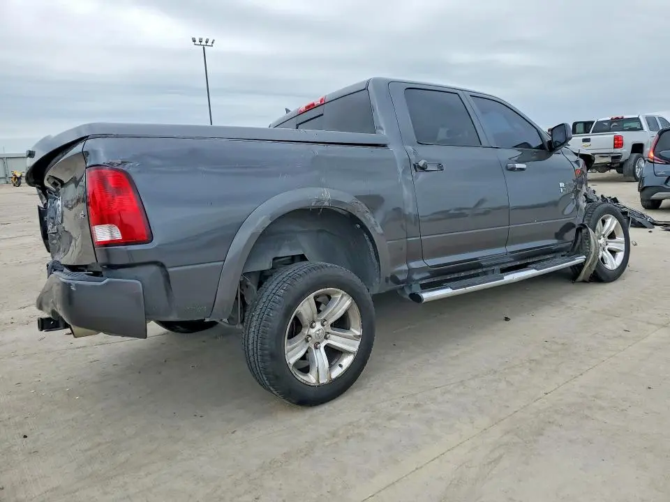 2013 RAM 1500 SLT  