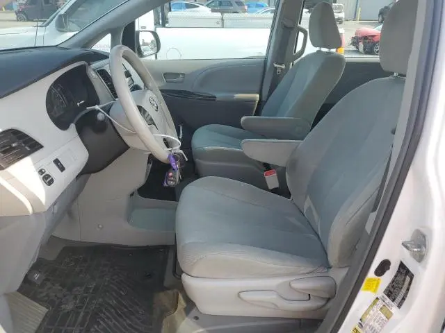 2013 TOYOTA SIENNA   