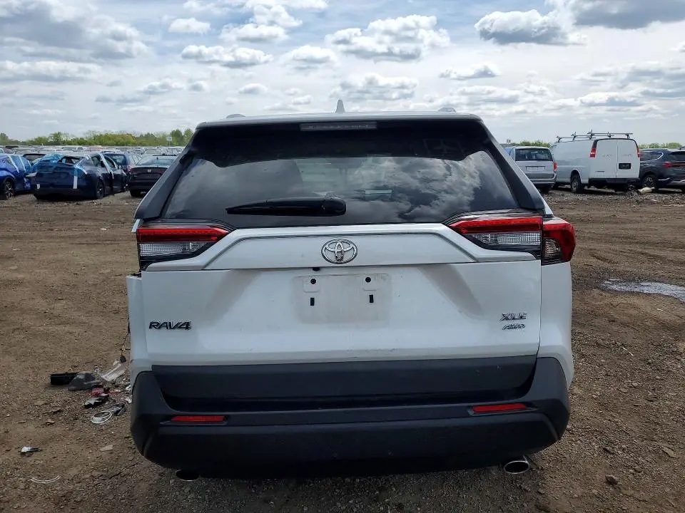 2024 TOYOTA RAV4 XLE PREMIUM  