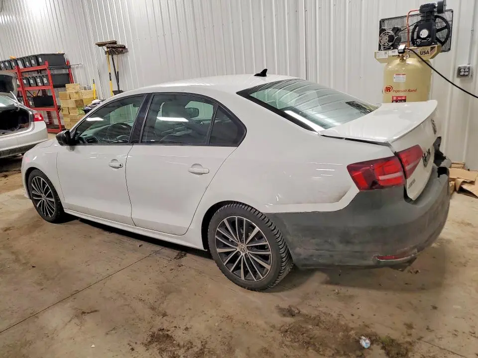 2016 VOLKSWAGEN JETTA SPORT  