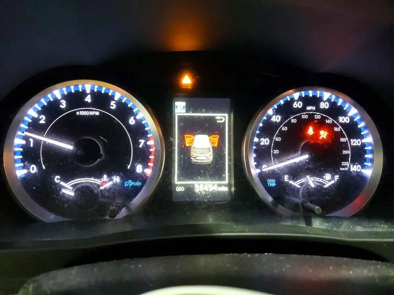 2019 TOYOTA HIGHLANDER LE  