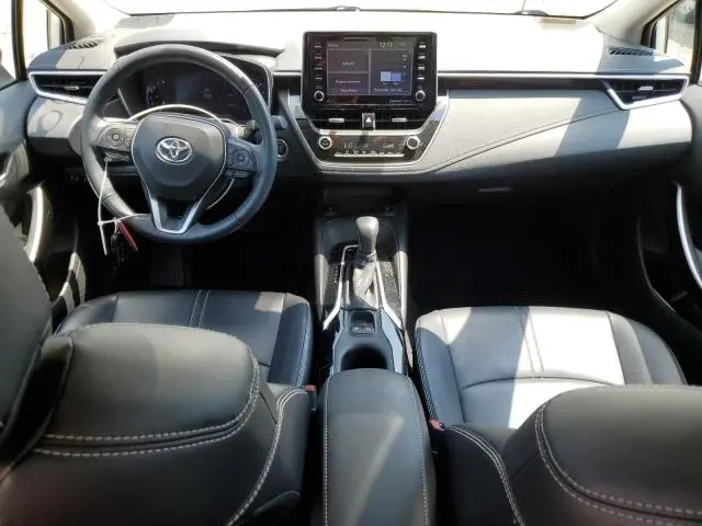 2020 TOYOTA COROLLA XLE  