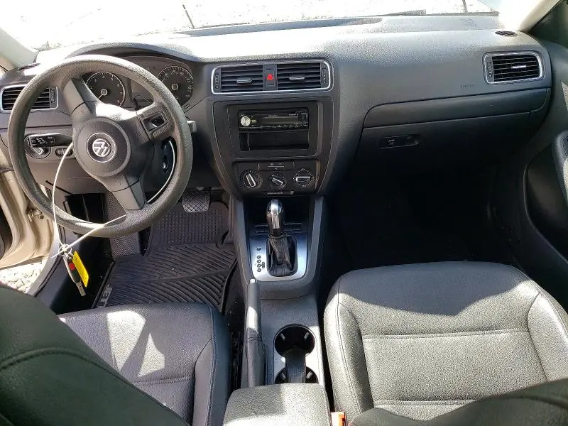 2012 VOLKSWAGEN JETTA SE  