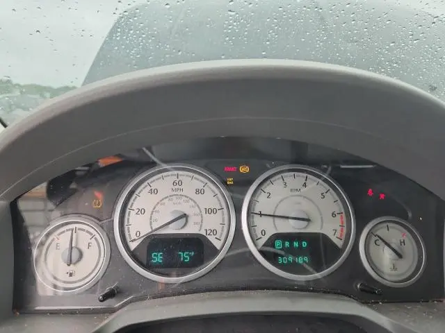 2010 CHRYSLER TOWN & COUNTRY TOURING  