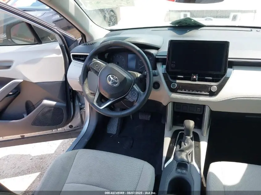 2025 TOYOTA COROLLA CROSS LE