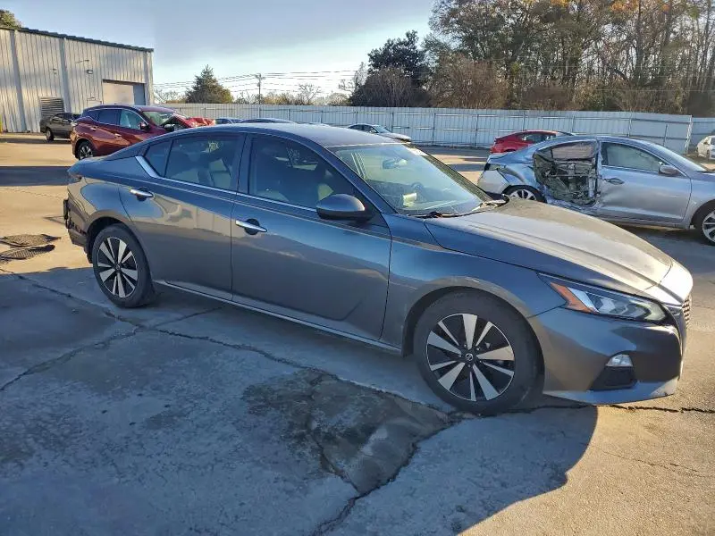 2022 NISSAN ALTIMA SV  