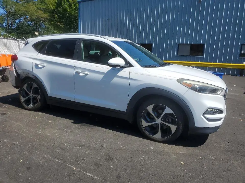 2016 HYUNDAI TUCSON SPORT  