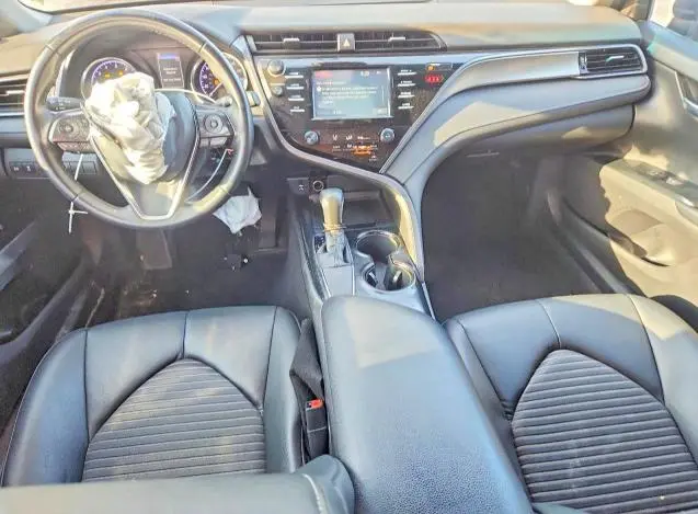 2019 TOYOTA CAMRY SE  