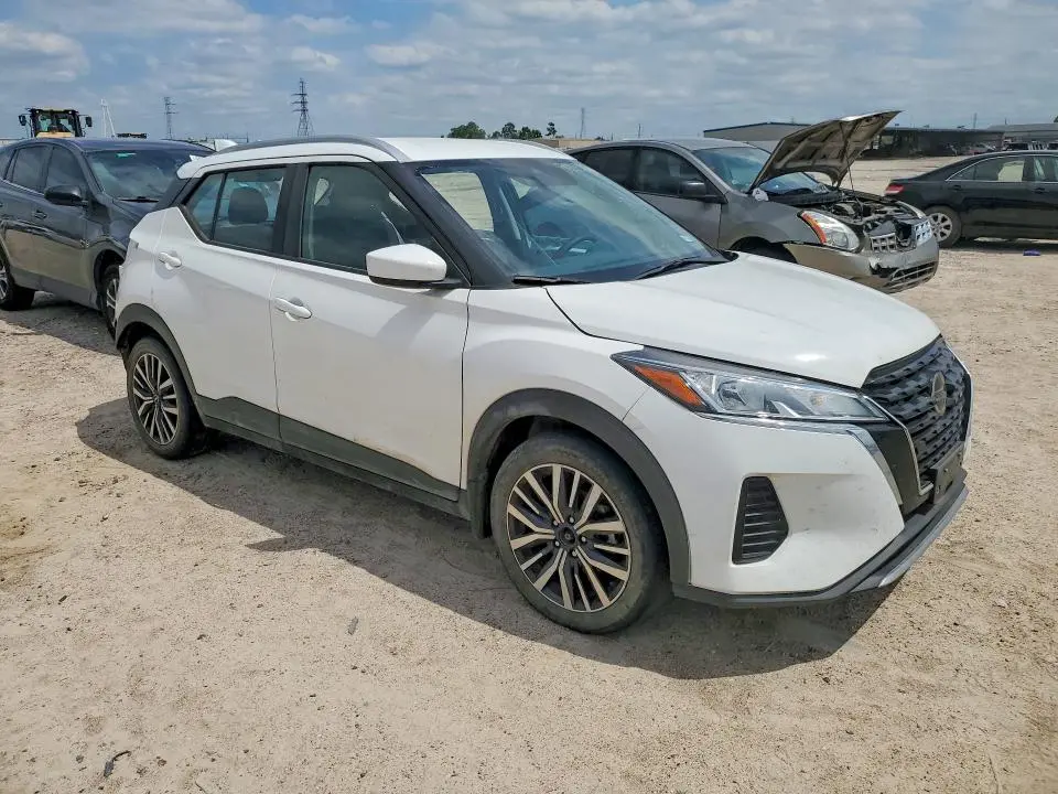 2022 NISSAN KICKS SV  
