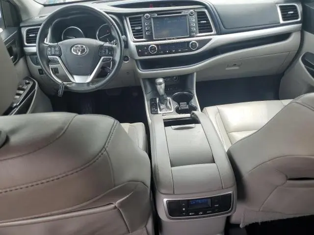 2019 TOYOTA HIGHLANDER SE  