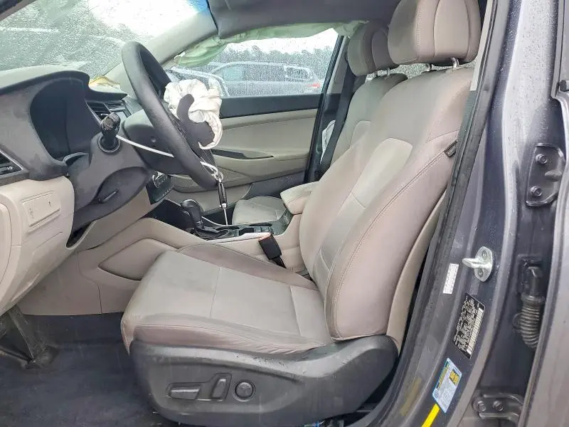 2016 HYUNDAI TUCSON SE  