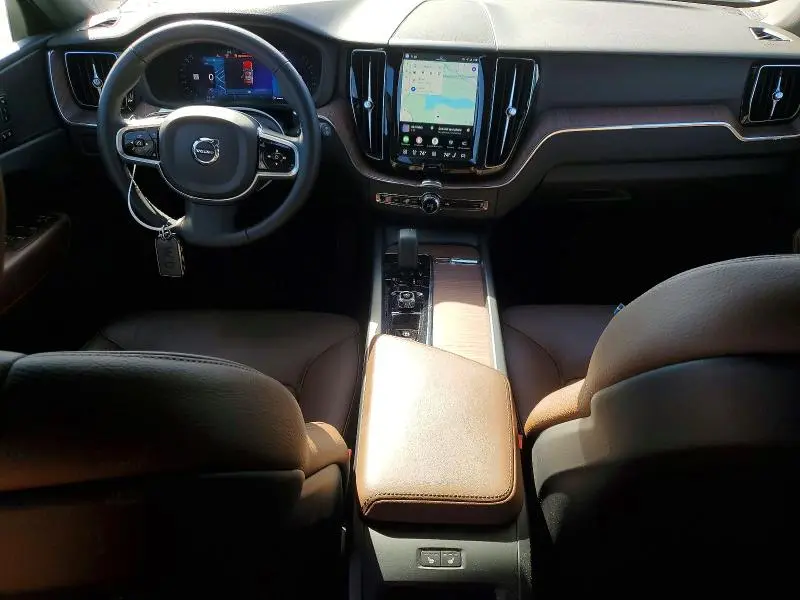 2023 VOLVO XC60 PLUS  