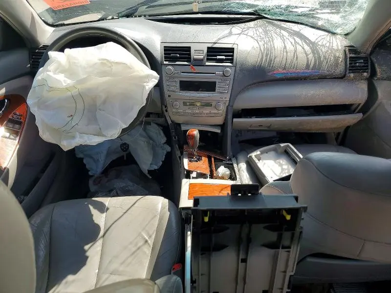 2011 TOYOTA CAMRY XLE  