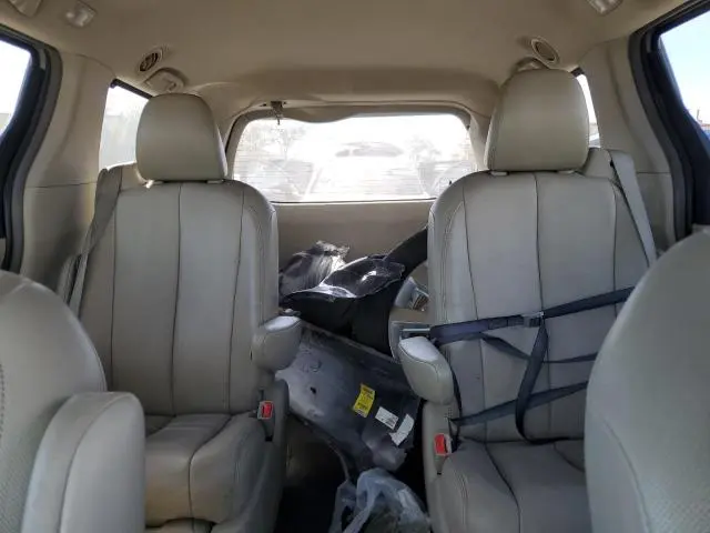 2012 TOYOTA SIENNA XLE  