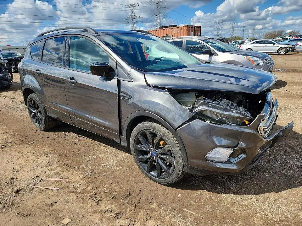 2017 FORD ESCAPE SE  
