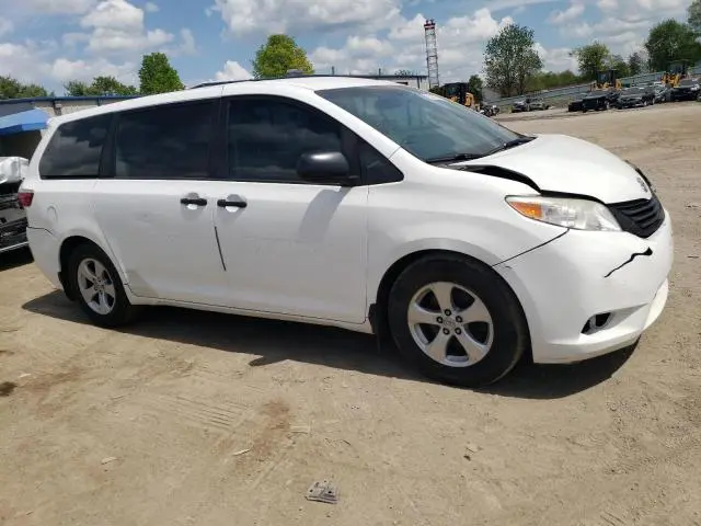 2017 TOYOTA SIENNA   