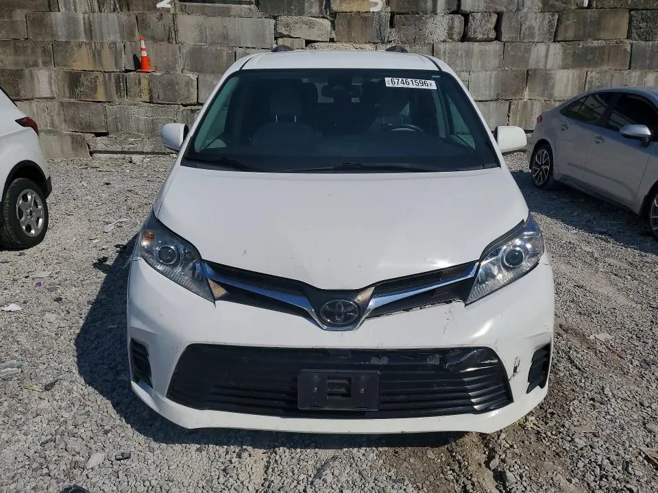 2018 TOYOTA SIENNA LE  