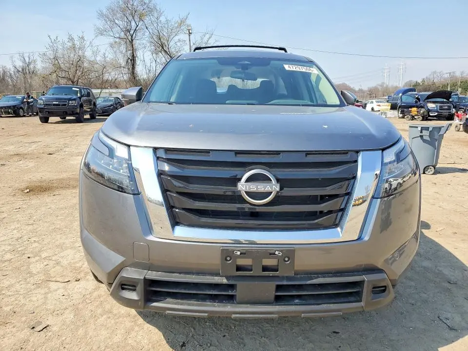 2025 NISSAN PATHFINDER SV  