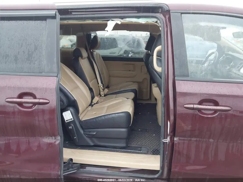 2017 KIA SEDONA LX