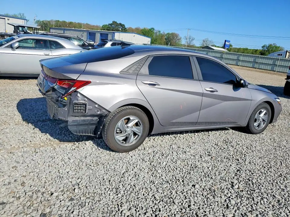 2024 HYUNDAI ELANTRA SE  