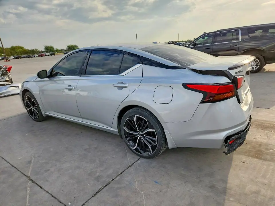 2024 NISSAN ALTIMA SR  