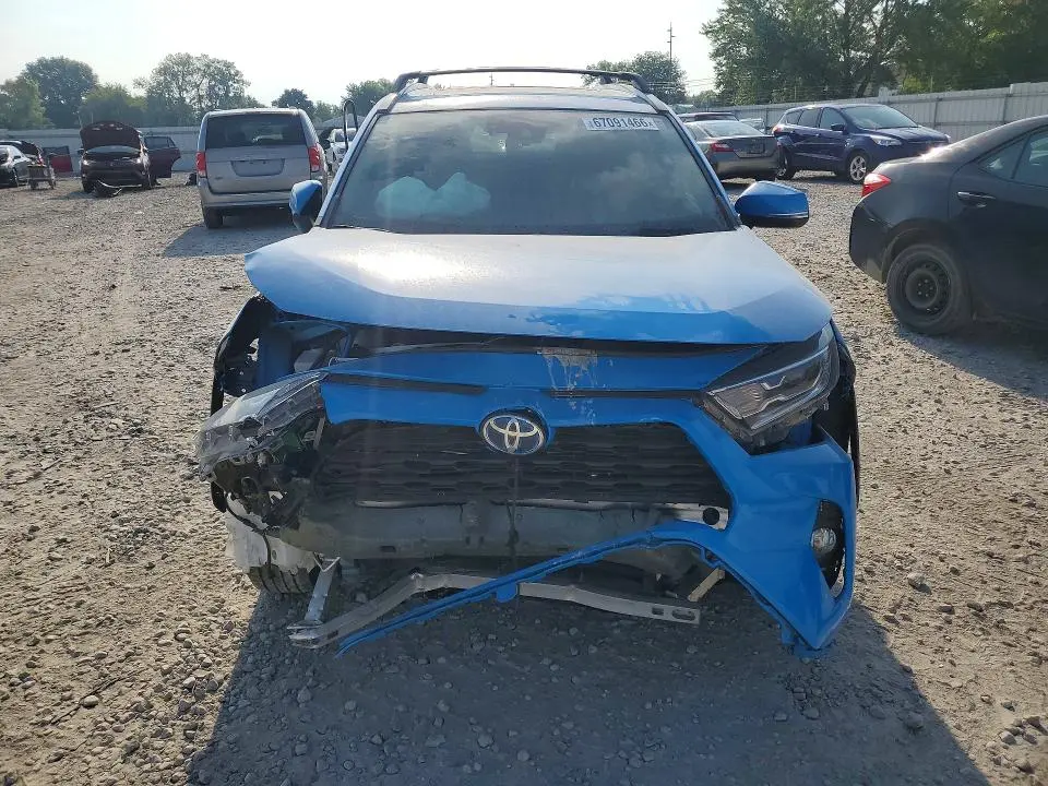 2021 TOYOTA RAV4 XLE  