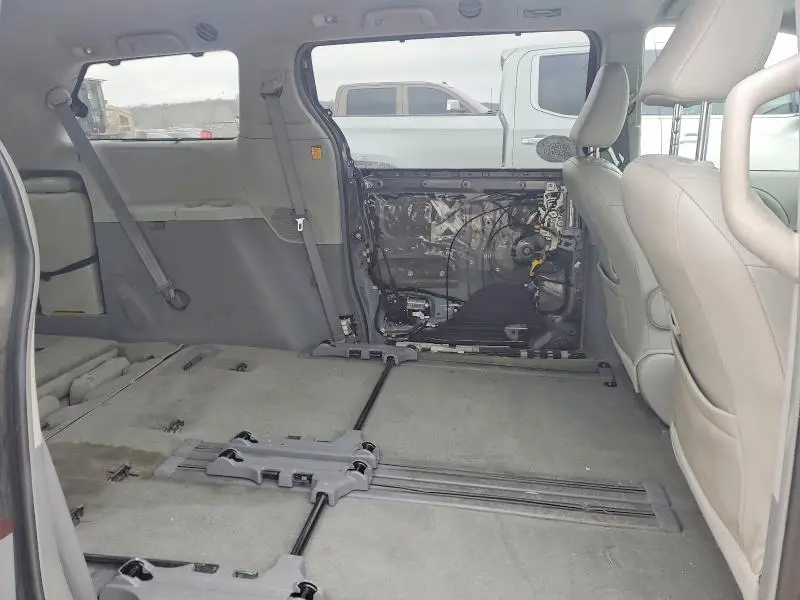 2012 TOYOTA SIENNA XLE  