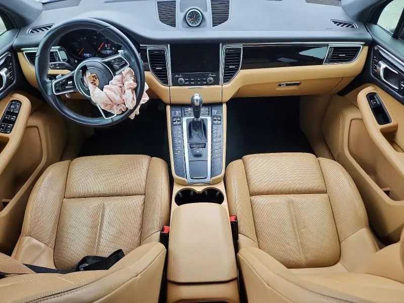 2017 PORSCHE MACAN   
