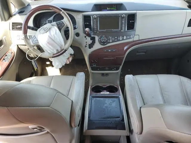 2013 TOYOTA SIENNA XLE  