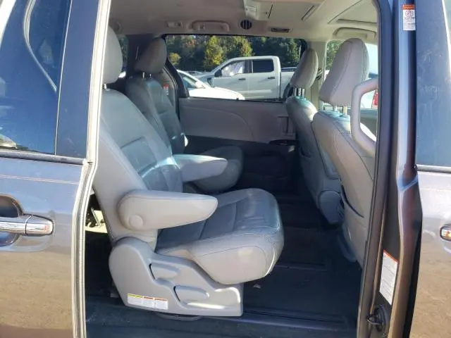 2016 TOYOTA SIENNA XLE  