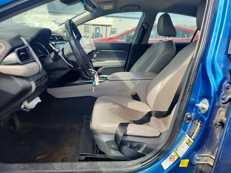 2019 TOYOTA CAMRY SE  