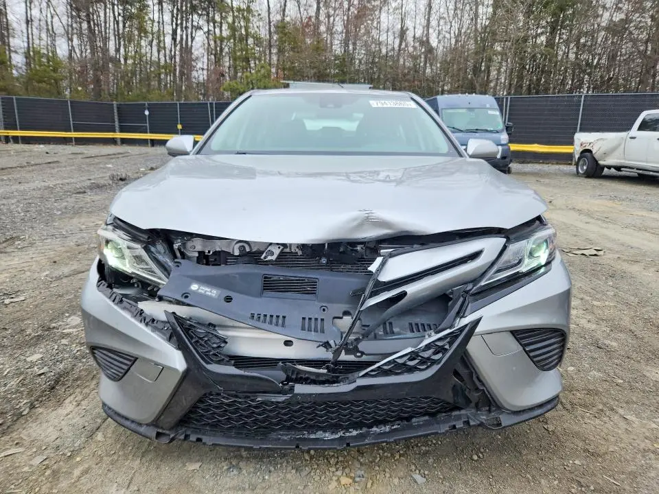 2019 TOYOTA CAMRY SE  