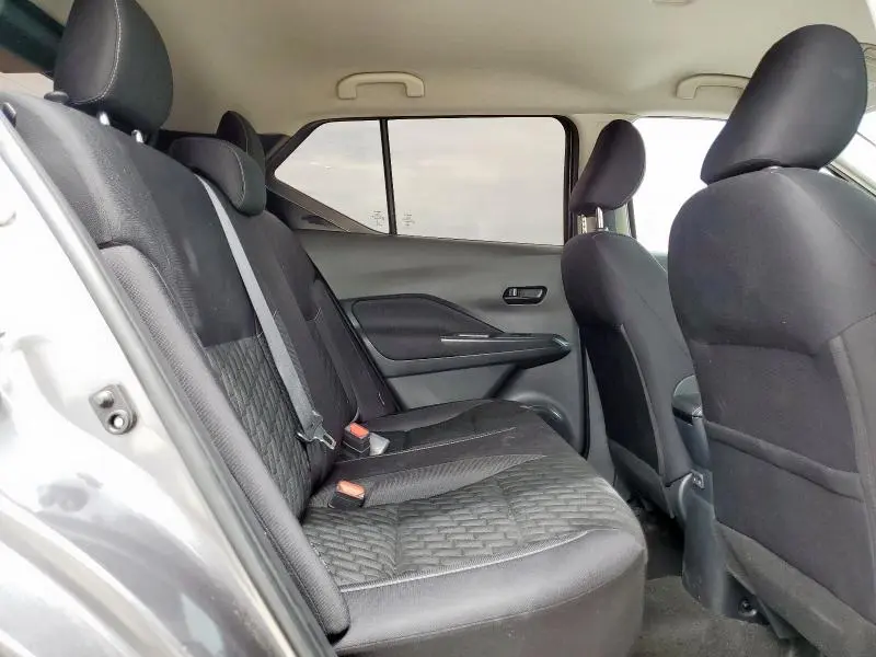 2022 NISSAN KICKS S  