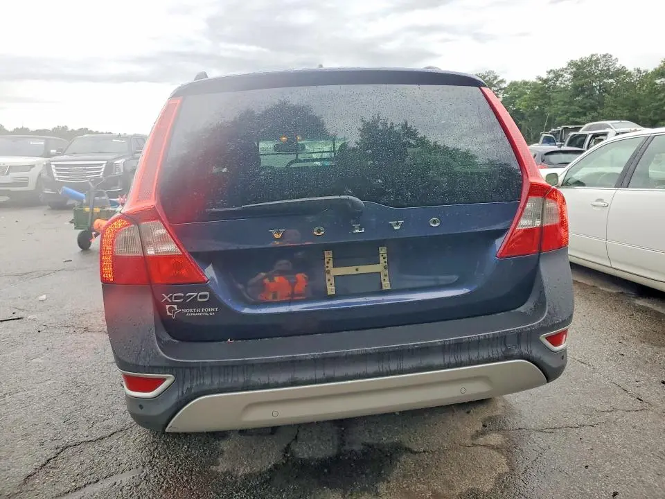 2011 VOLVO XC70 3.2  