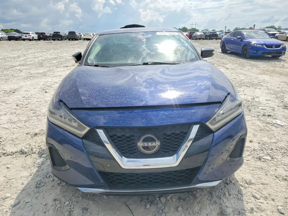 2023 NISSAN MAXIMA SV  