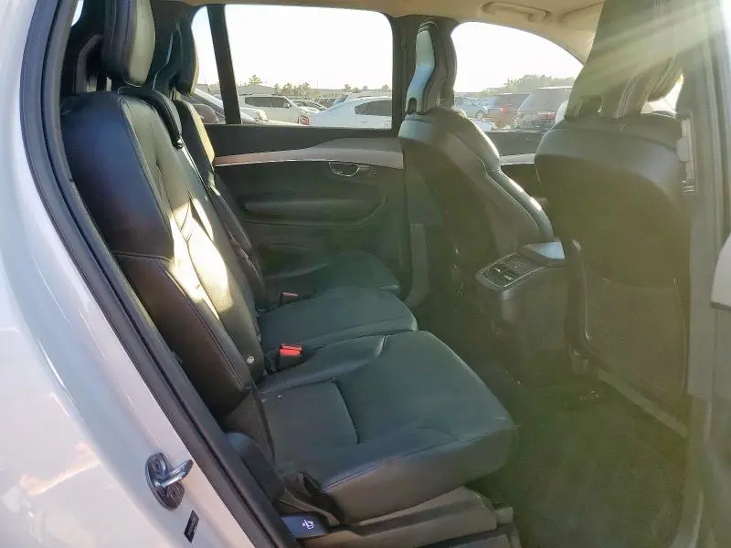 2022 VOLVO XC90 T5 MOMENTUM  