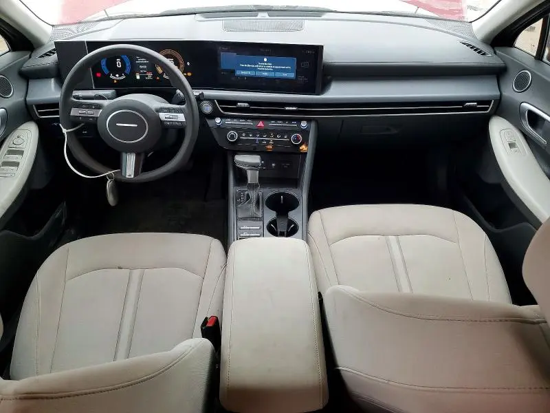 2025 HYUNDAI SONATA SE  