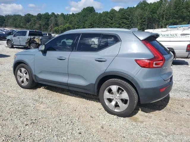 2022 VOLVO XC40 T4 MOMENTUM  