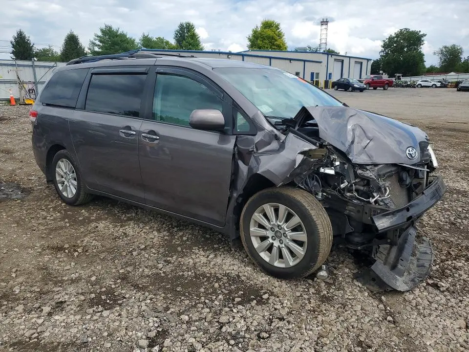 2014 TOYOTA SIENNA XLE 7-PASSENGER  