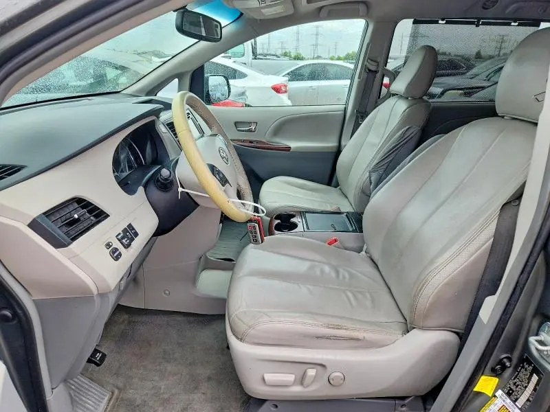 2012 TOYOTA SIENNA   